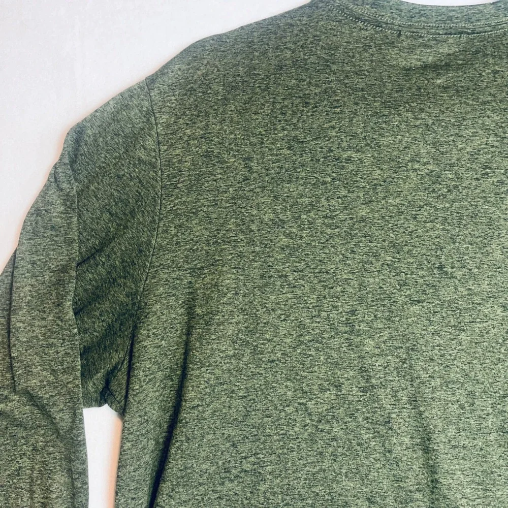 The North Face Mens LG. Athletic focused tshirt green weathered hiking running‎